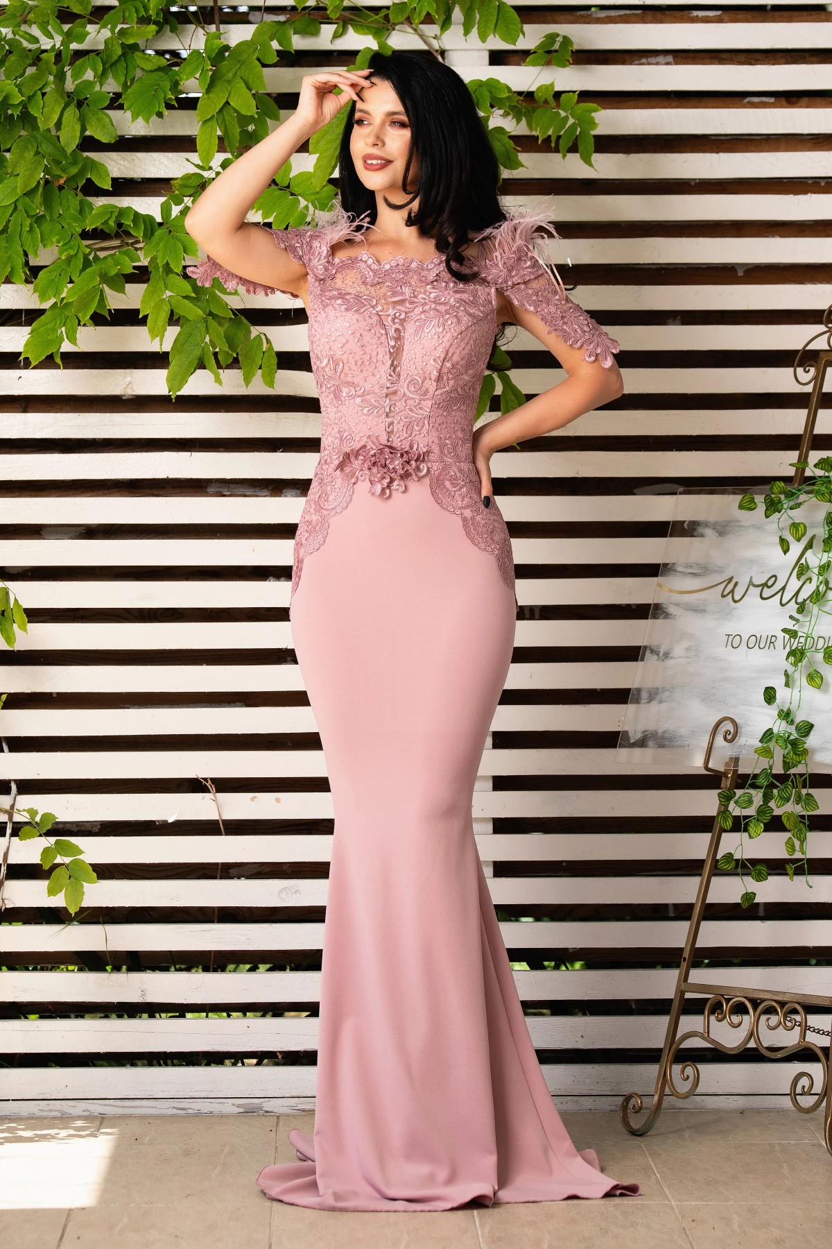 Reducere 20% - Rochie de nasa Pandora tip sirena rose cu broderie pretioasa si fulgi 1 Rochie de nasa Pandora tip sirena rose cu broderie pretioasa si fulgi