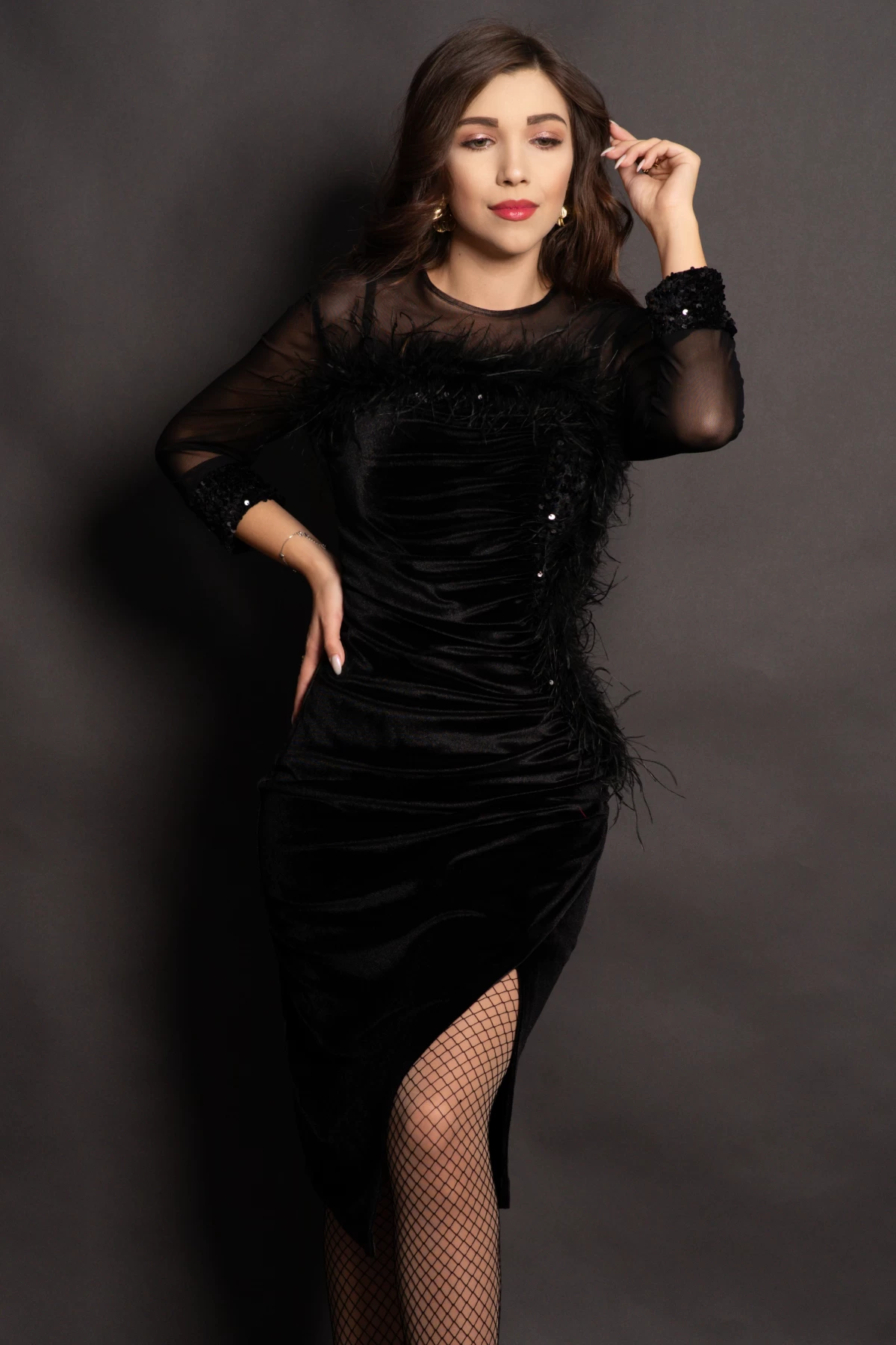 Reducere 30% - Rochie din catifea neagra Noelia cu paiete si fulgi 1 Rochie din catifea neagra Noelia cu paiete si fulgi