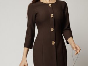 Rochie DY Fashion scurta maro din stofa cu croi cambrat si nasturi decorativi