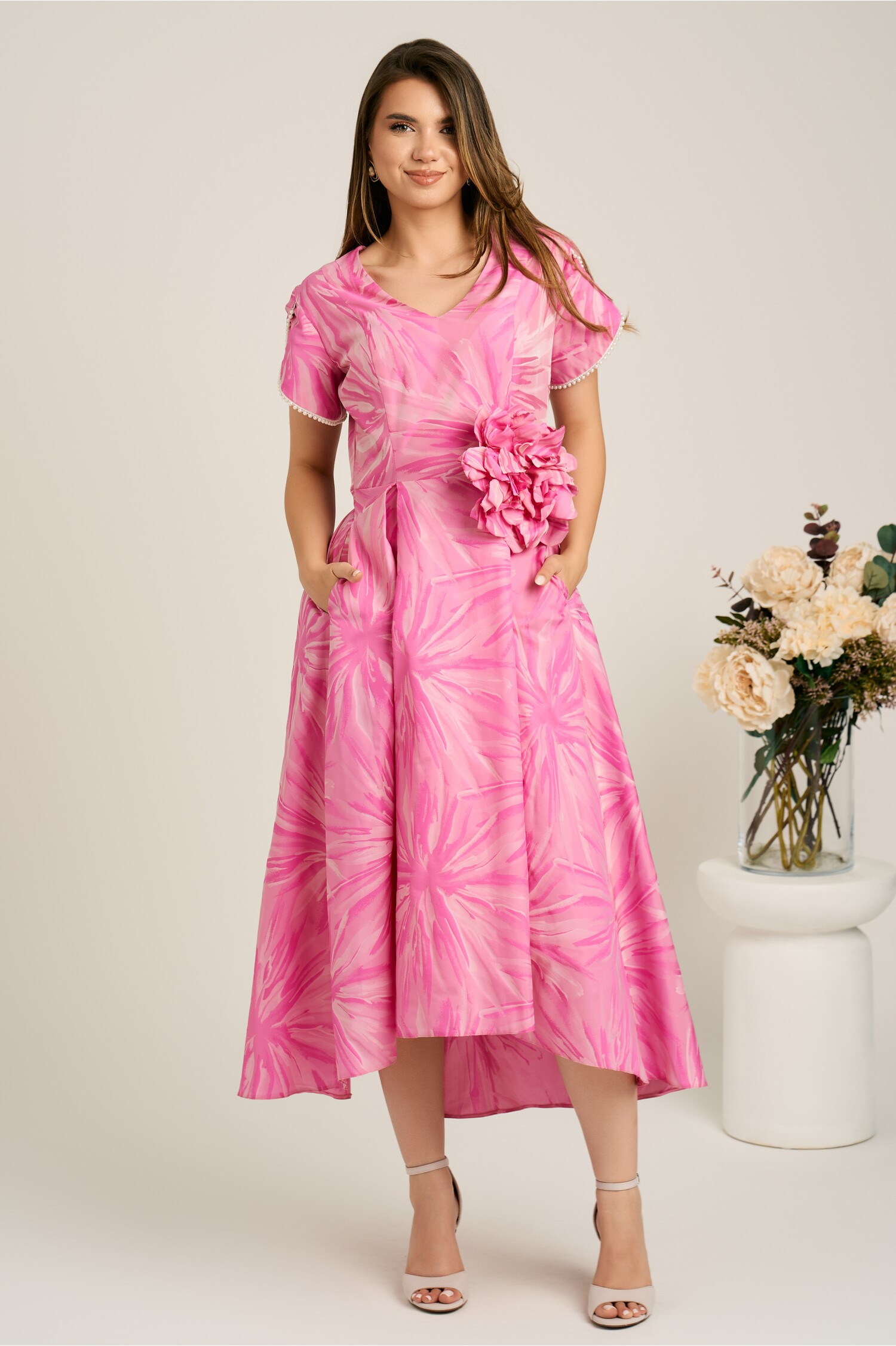 Reducere 60% - Rochie lunga roz din brocard in clos cu imprimeu si floare maxi detasabila- LaDonna 1 Rochie lunga roz din brocard in clos cu imprimeu si floare maxi detasabila- LaDonna