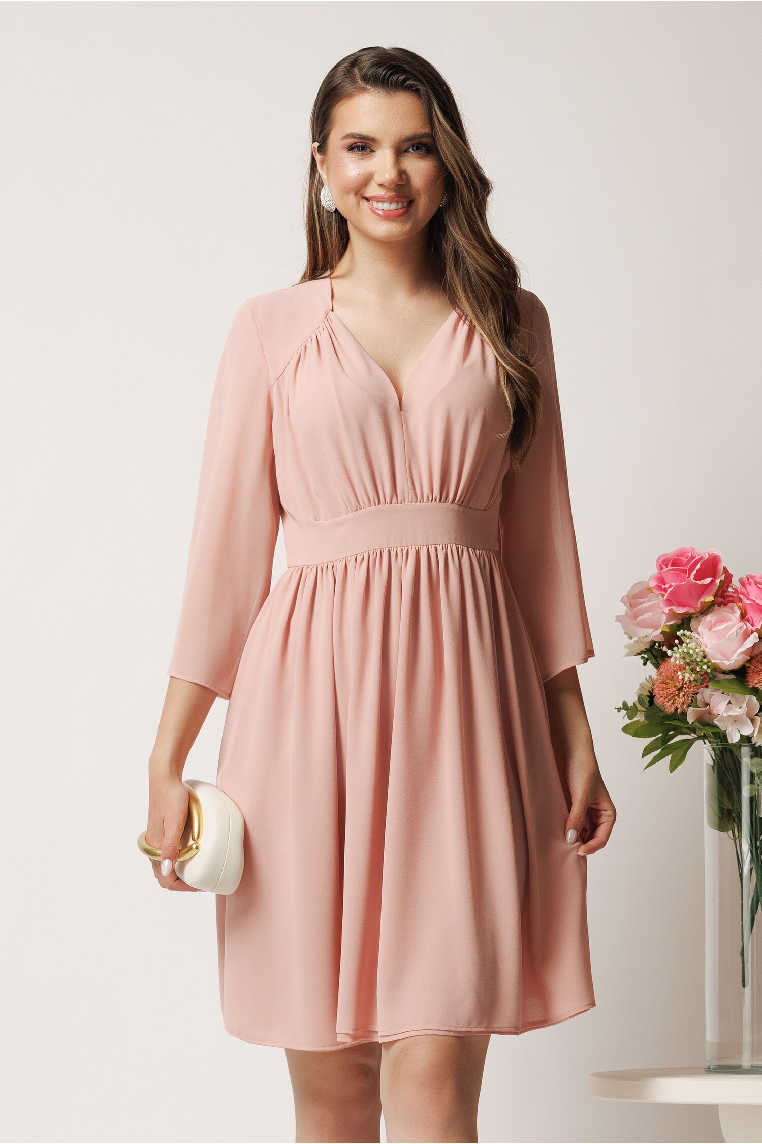Reducere 60% - Rochie midi roz in clos din voal cu pliuri la bust 1 Rochie midi roz in clos din voal cu pliuri la bust