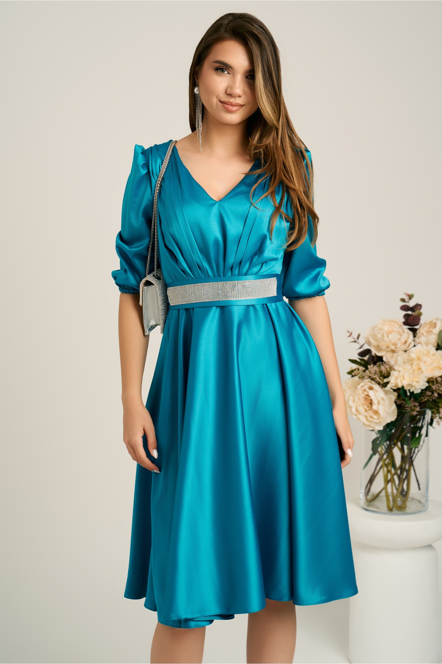 Reducere 60% - Rochie midi turcoaz din tafta in clos cu cordon in talie- Ella Collection Aria 1 Rochie midi turcoaz din tafta in clos cu cordon in talie- Ella Collection Aria