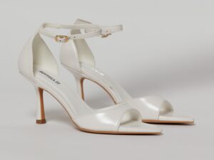 Sandale albe elegante din piele ecologica cu varf ascutit