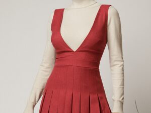 Sarafan DY Fashion rosu din stofa cu pliuri si decolteu adanc