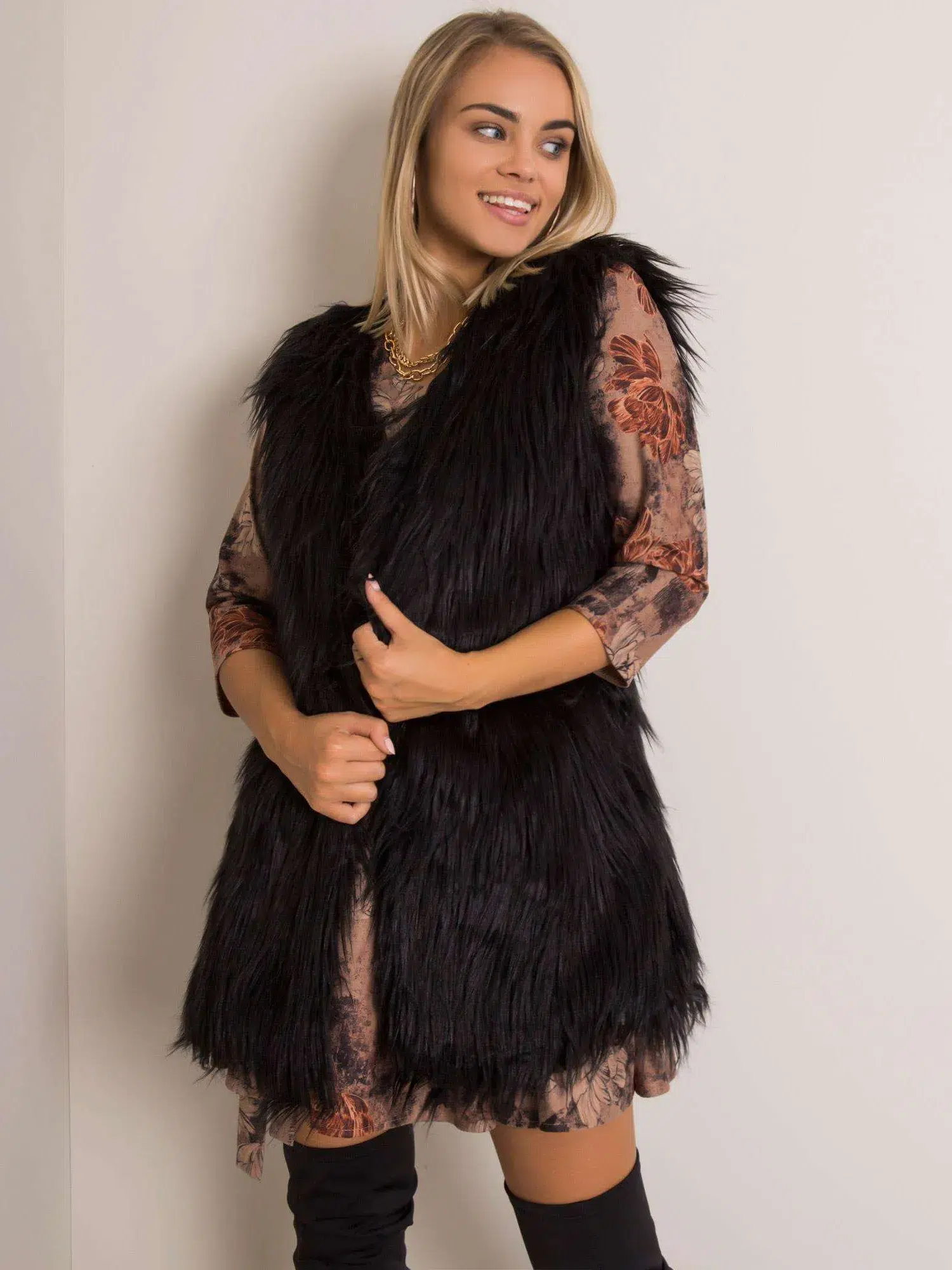 Reducere 48% - Vestă Raquel Black, din blană si... 1 Vestă Raquel Black