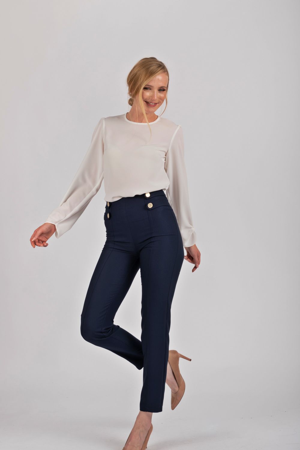 Reducere 15% - Pantaloni office prevazuti cu nasturi la talie 1 Pantaloni office prevazuti cu nasturi la talie