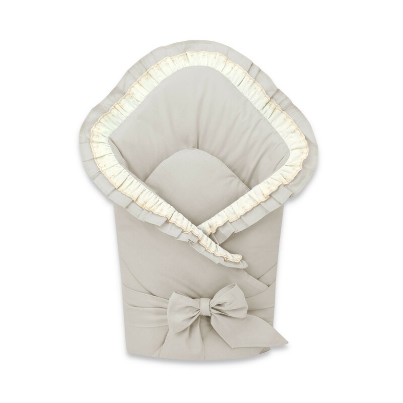 Reducere 56% - Paturica de infasat MimiNu cu volanase si dantela 75x75 cm Beige 1 Paturica de infasat MimiNu cu volanase si dantela 75x75 cm Beige