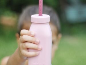Sticla cu pai din silicon Minikoioi - Pinky Pink