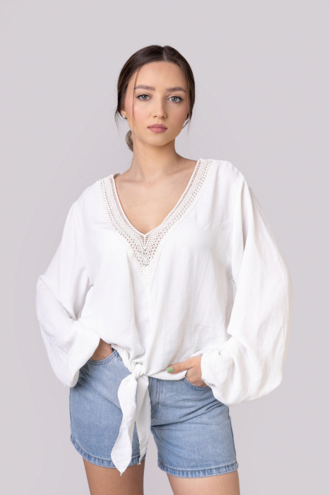 Reducere 41% - Bluza alba cu nod in talie 1 Bluza alba cu nod in talie