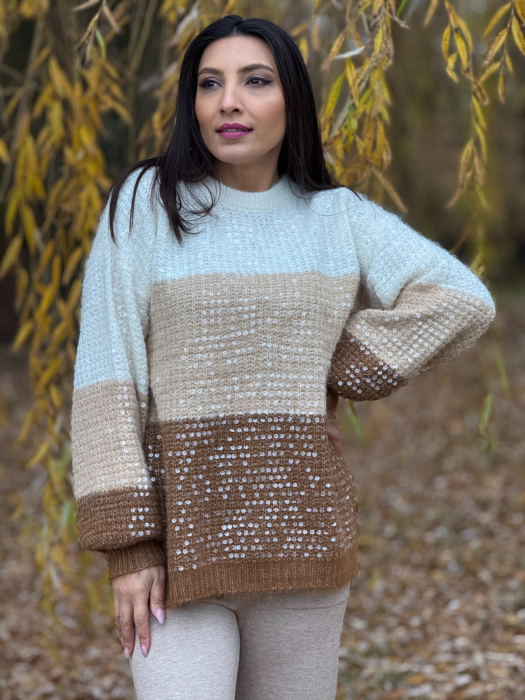 Reducere 50% - Bluza dama tricotata tricolor cu bej si paiete 1 Reducere Bluza dama tricotata tricolor cu bej si paiete