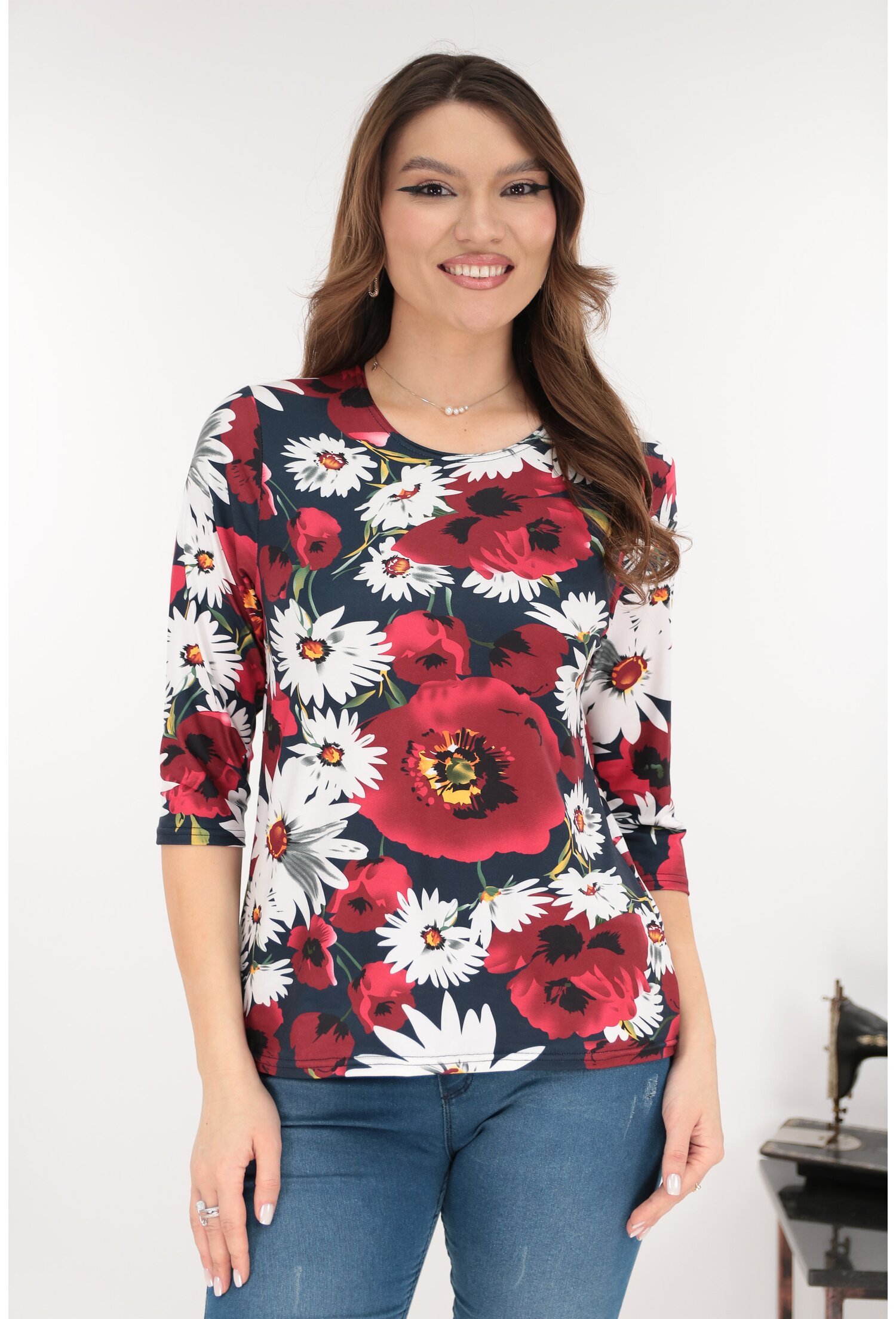 Reducere 50% - Bluza din vascoza cu imprimeu floral alb-bordo 1 Bluza din vascoza cu imprimeu floral alb-bordo