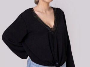 Bluza neagra cu nod in talie