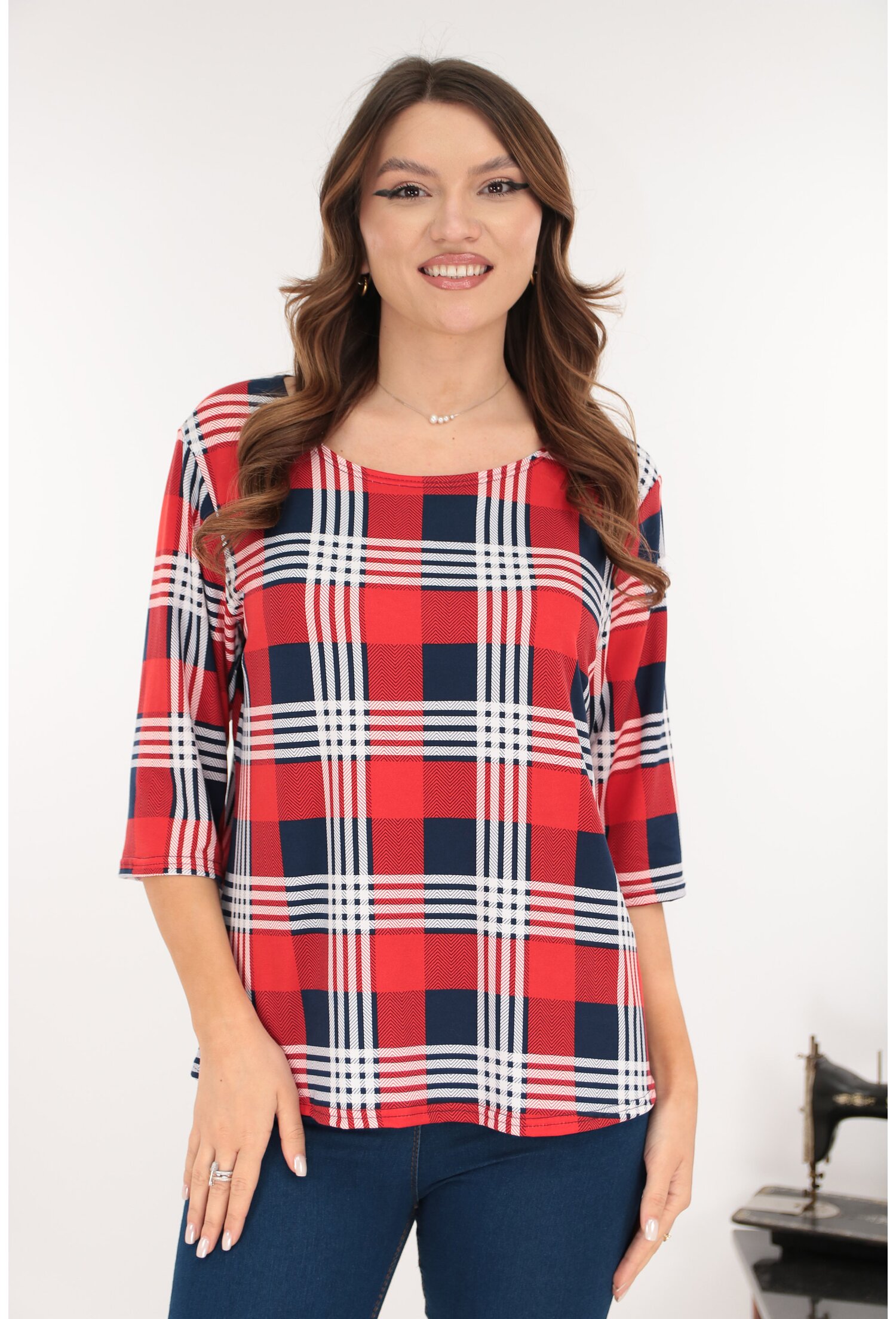 Reducere 50% - Bluza rosie din bumbac cu print geometric bleumarin-alb 1 Bluza rosie din bumbac cu print geometric bleumarin-alb