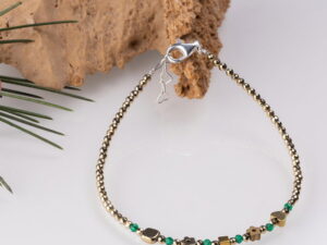 Bratara argint subtire din hematit auriu si cubic zirconia verde
