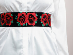 Brau traditional negru cu motiv floral rosu Florenta 02