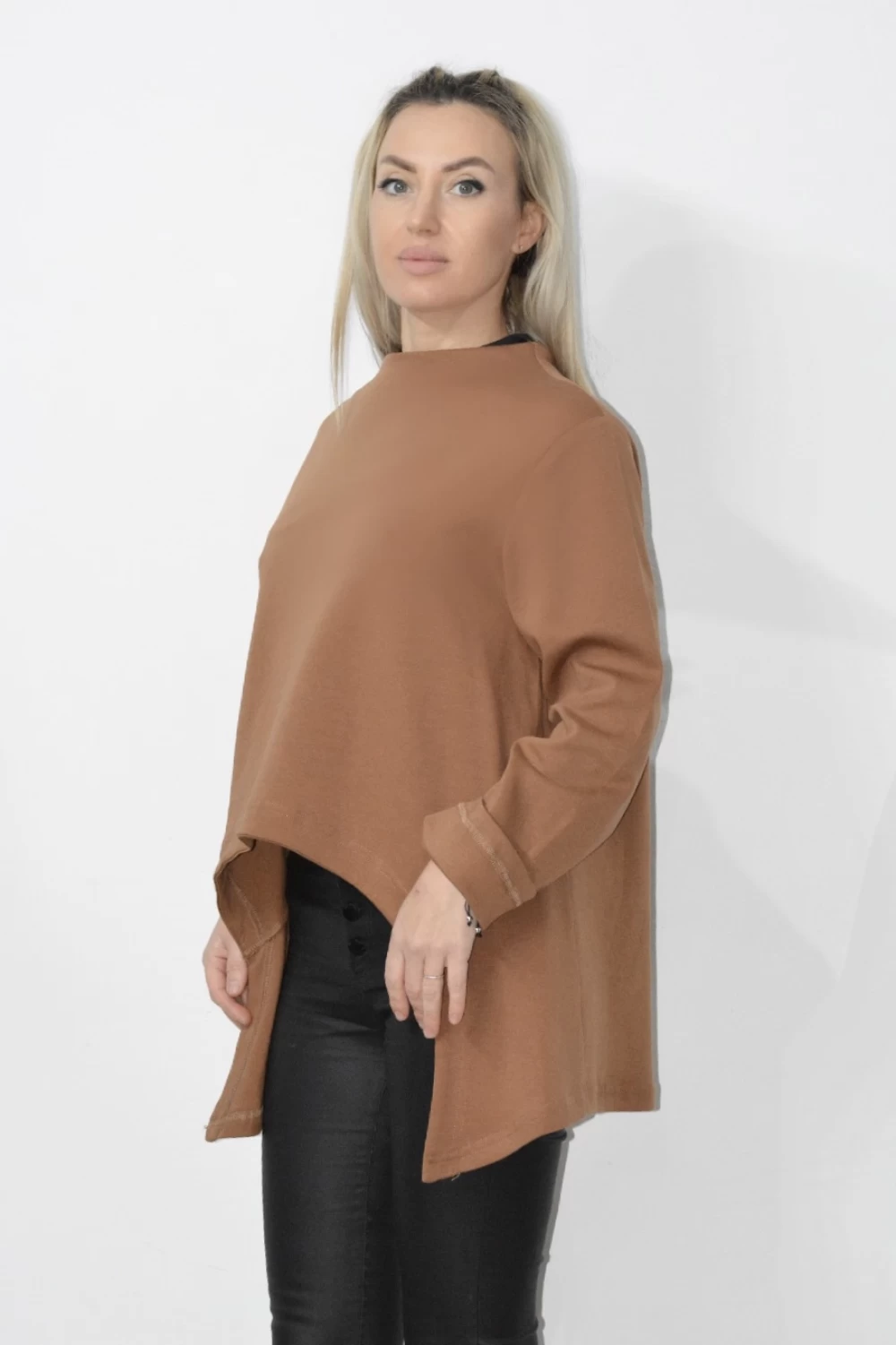 Reducere 10% - Cardigan dama asimetric de culoare bej 1 Cardigan dama asimetric de culoare bej
