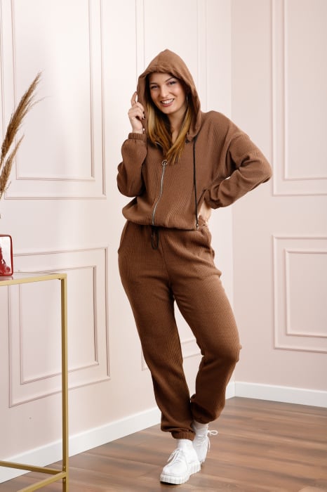 Reducere 33% - Compleu casual maro din tricot reiat 1 Compleu casual maro din tricot reiat