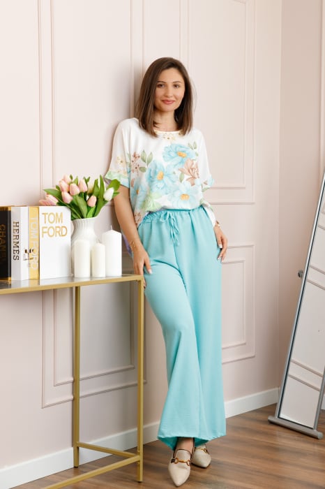 Reducere 36% - Compleu dama Deborah cu bluza vaporoasa si pantaloni largi - Turcoaz deschis 1 Compleu dama Deborah cu bluza vaporoasa si pantaloni largi - Turcoaz deschis