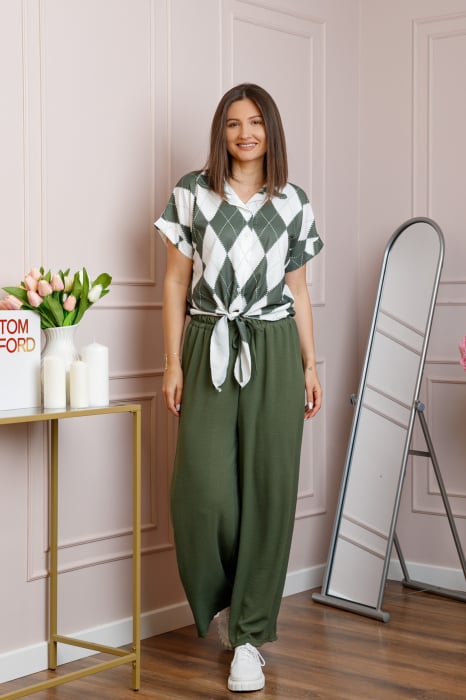 Reducere 36% - Compleu dama kaki cu pantaloni largi si bluza cu nod Candice 1 Compleu dama kaki cu pantaloni largi si bluza cu nod Candice