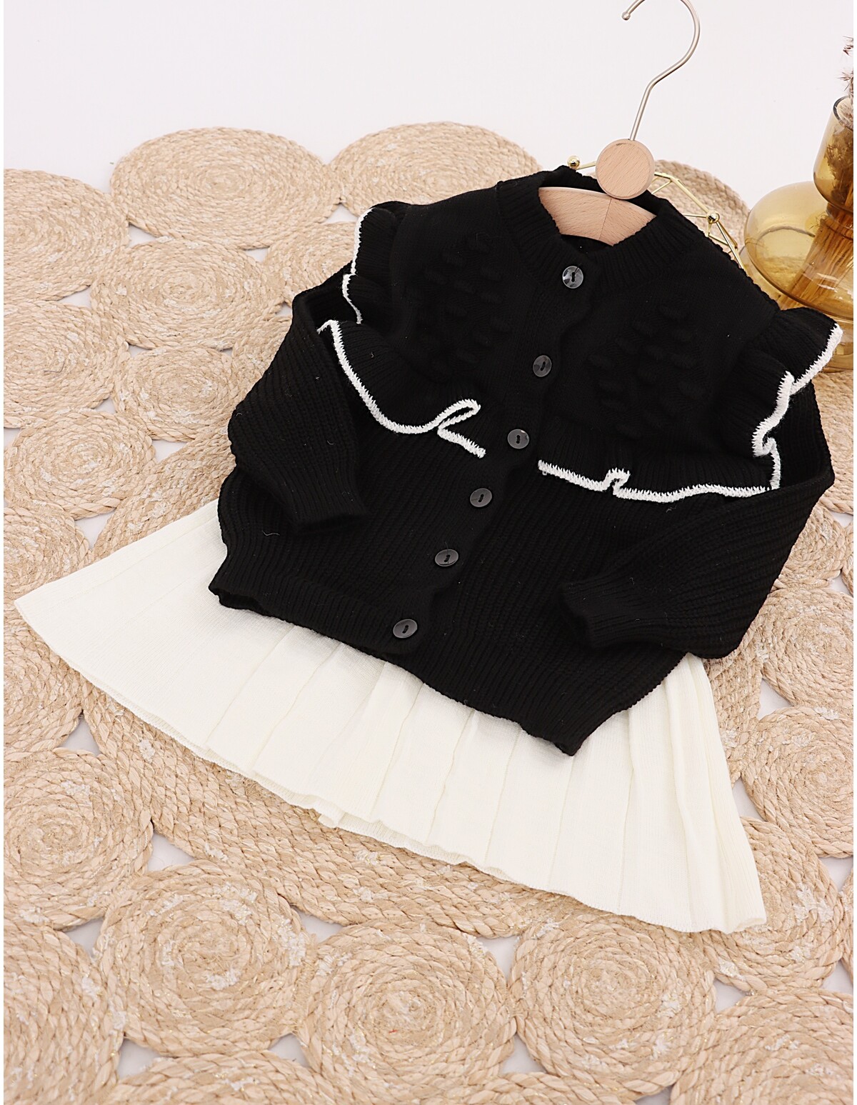 Reducere 40% - Costumas croset Lilibeth model negru 1 Costumas croset Lilibeth model negru