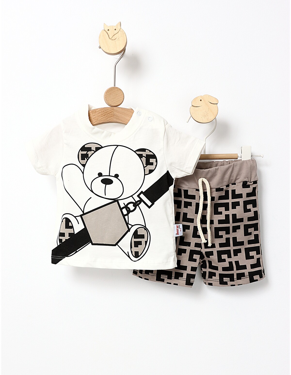 Reducere 40% - Costumas vara Lucky Bear alb-bej 1 Costumas vara Lucky Bear alb-bej