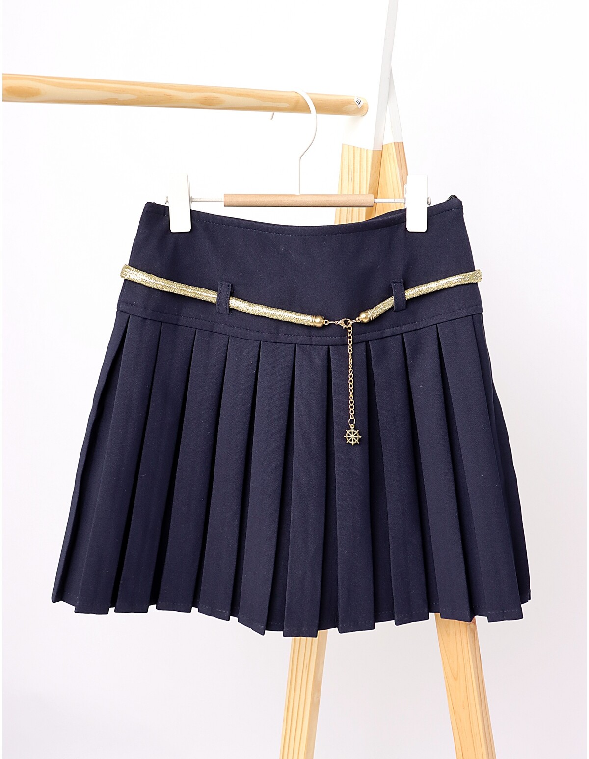 Reducere 40% - Fusta bleumarin-pliuri + curea 1 Fusta bleumarin-pliuri + curea