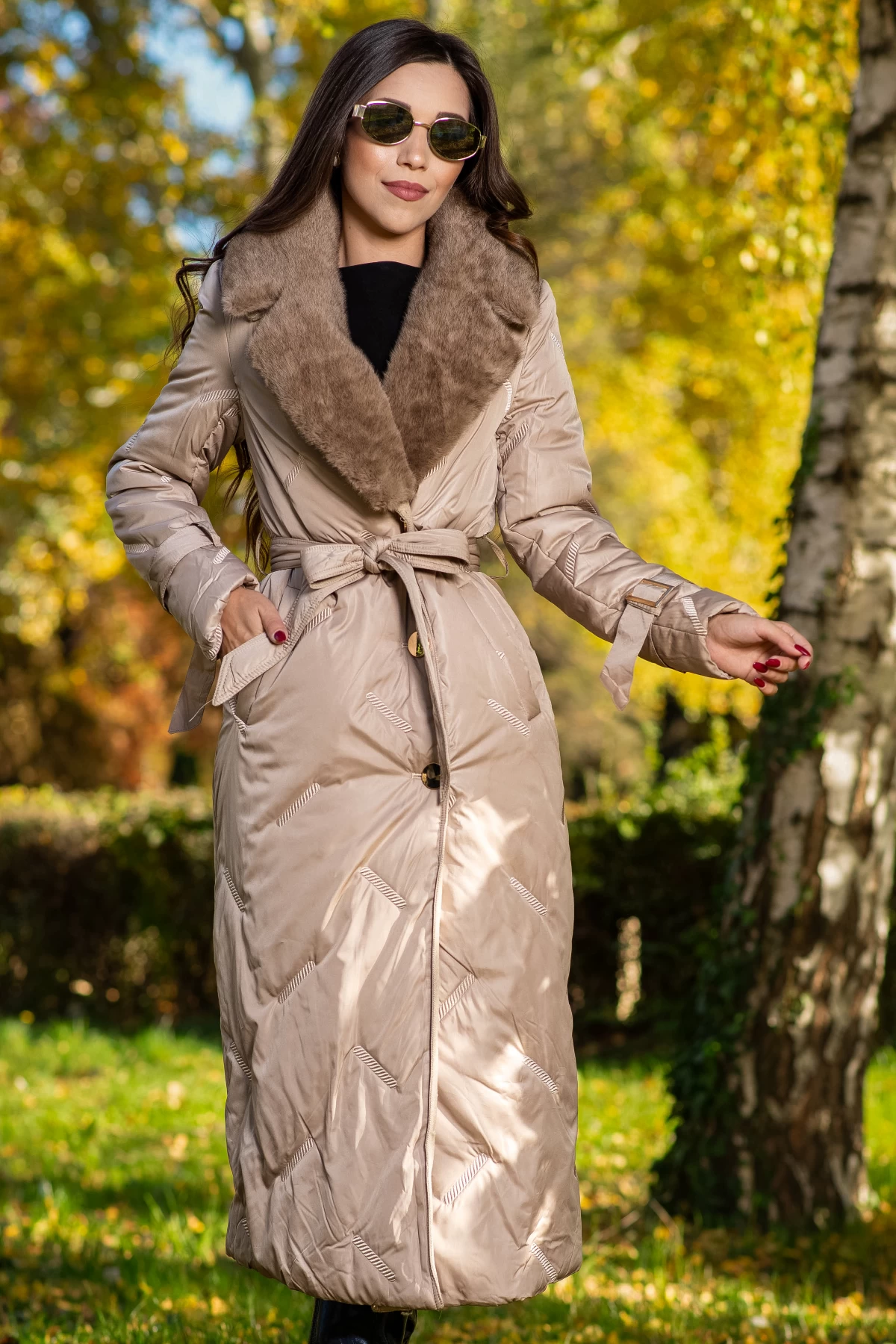 Reducere 25% - Geaca lunga camel cu guler din blana si model brodat 1 Geaca lunga camel cu guler din blana si model brodat