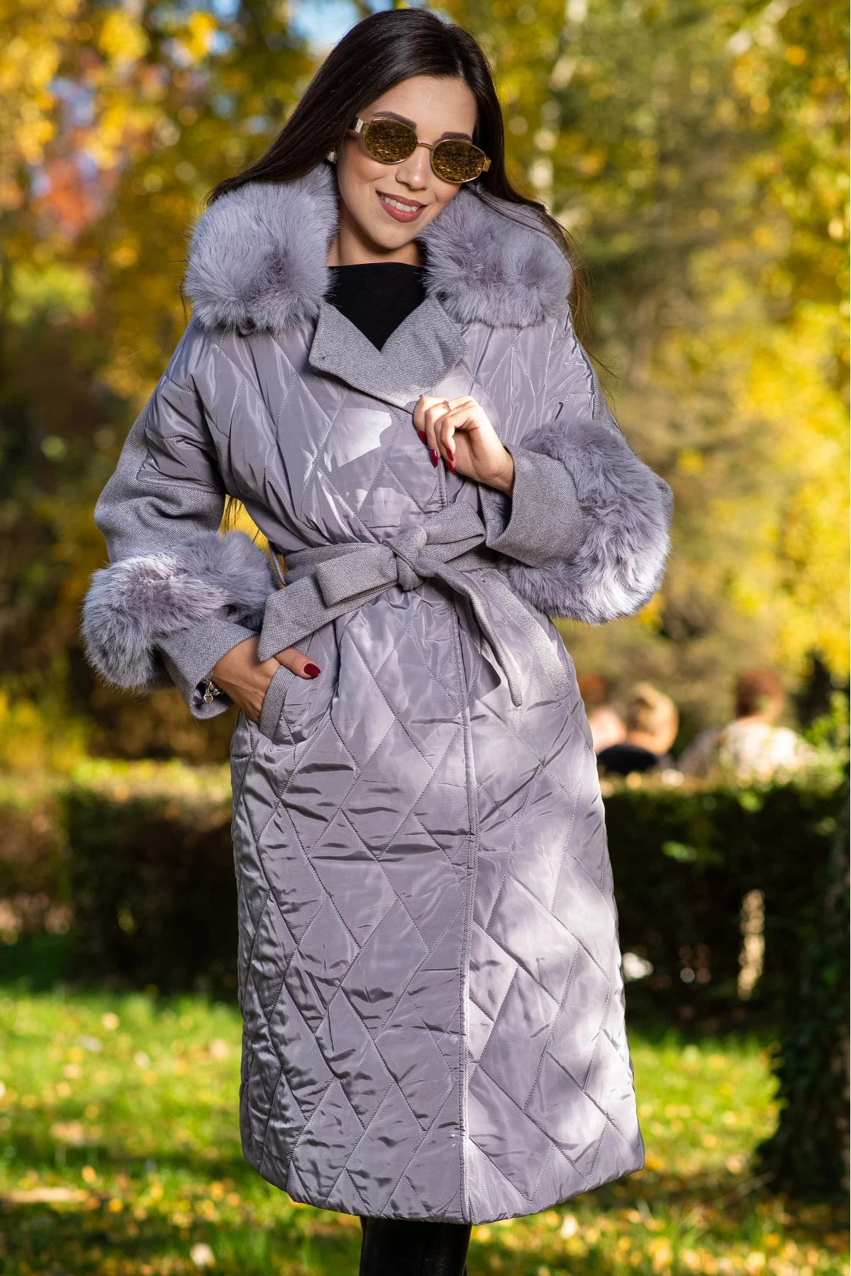 Reducere 25% - Geaca lunga gri eleganta Marianne cu guler si mansete din blana 1 Geaca lunga gri eleganta Marianne cu guler si mansete din blana