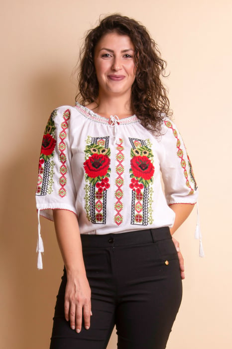 Reducere 38% - Ie traditionala alba cu motiv floral rosu Anca 1 Ie traditionala alba cu motiv floral rosu Anca