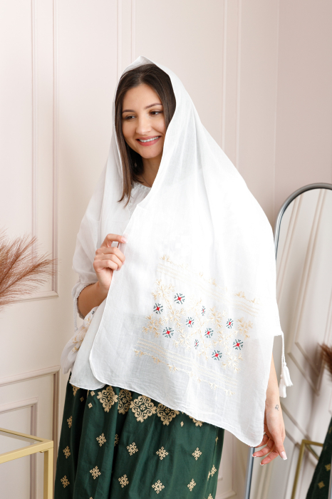 Reducere 26% - Marama traditionala alba cu broderie florala aurie Simina 1 Marama traditionala alba cu broderie florala aurie Simina
