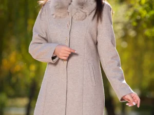 Palton dama elegant bej Anais din stofa cu guler din blana