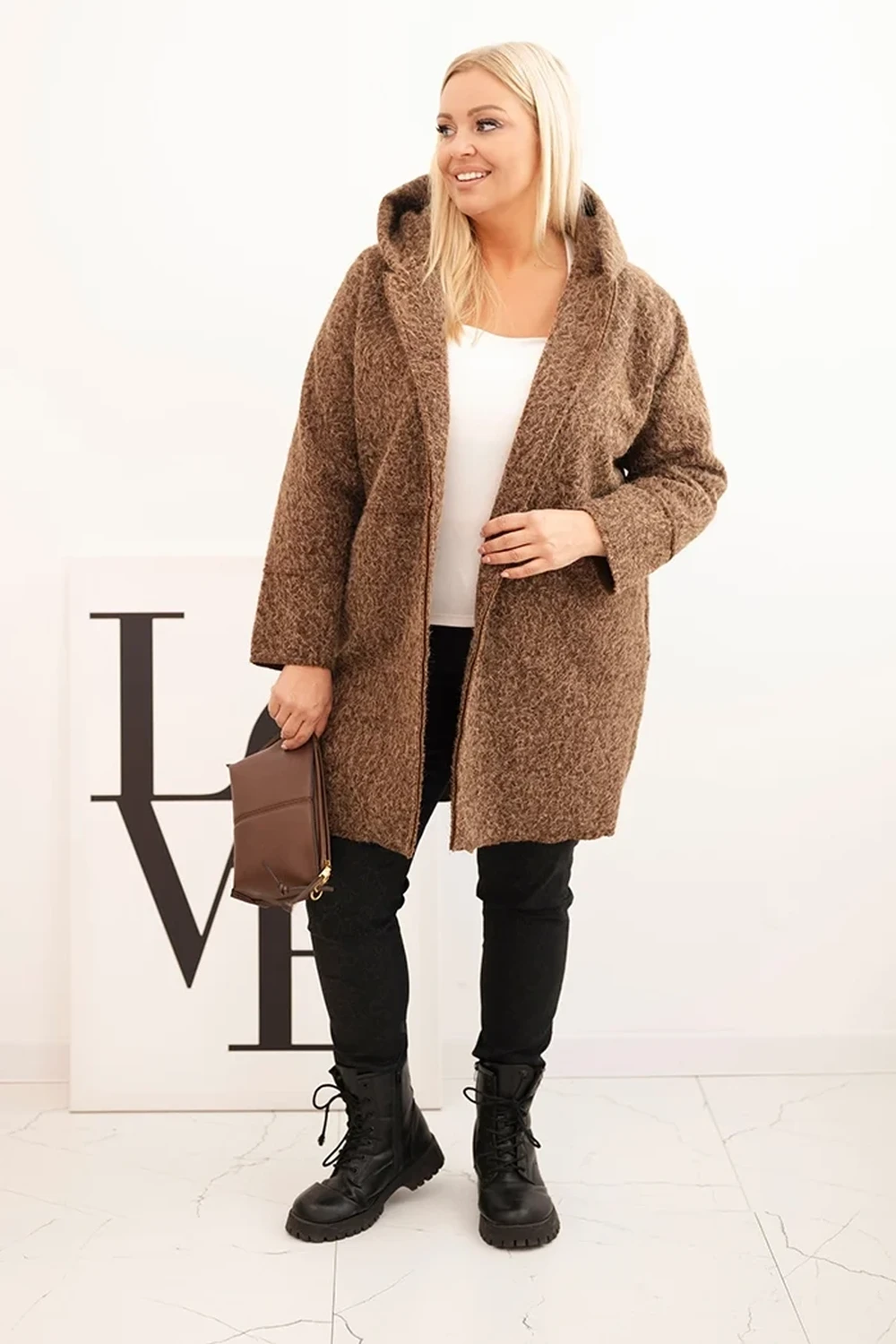 Reducere 50% - Palton maro marime mare cu gluga... 2 Reducere 50% - Palton maro marime mare cu gluga... - imagine 2