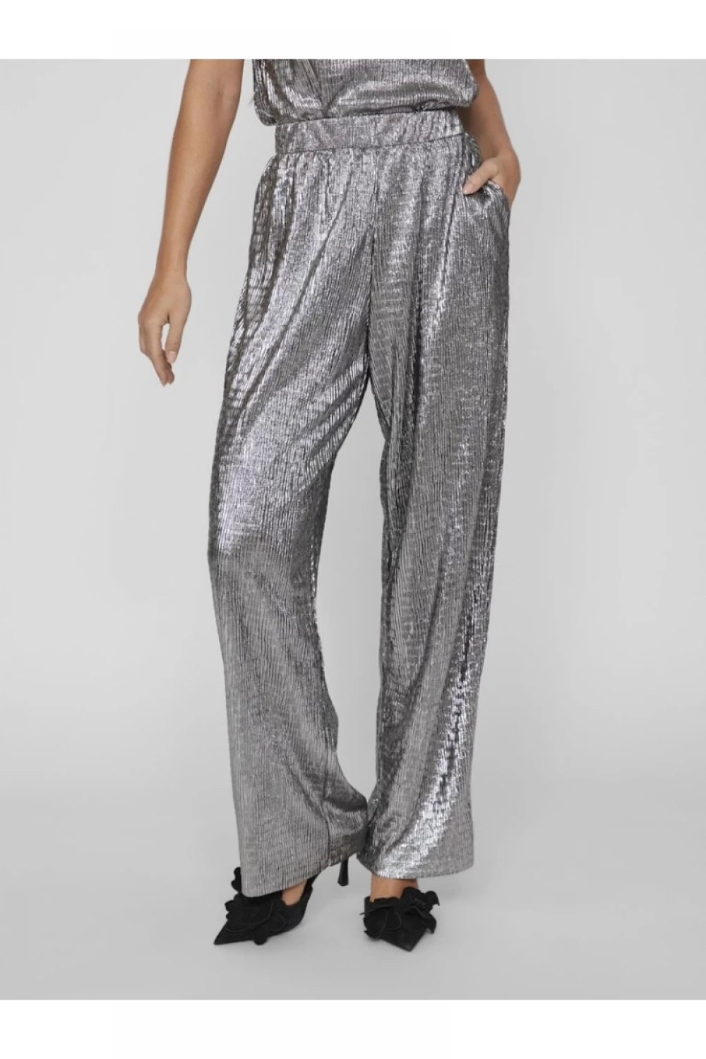 Reducere 15% - Pantaloni eleganti argintii cu croiala lejera plisati 1 Pantaloni eleganti argintii cu croiala lejera plisati