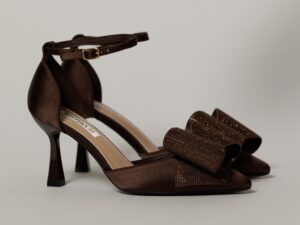 Pantofi eleganti maro din material satinat cu funda maxi stralucitoare