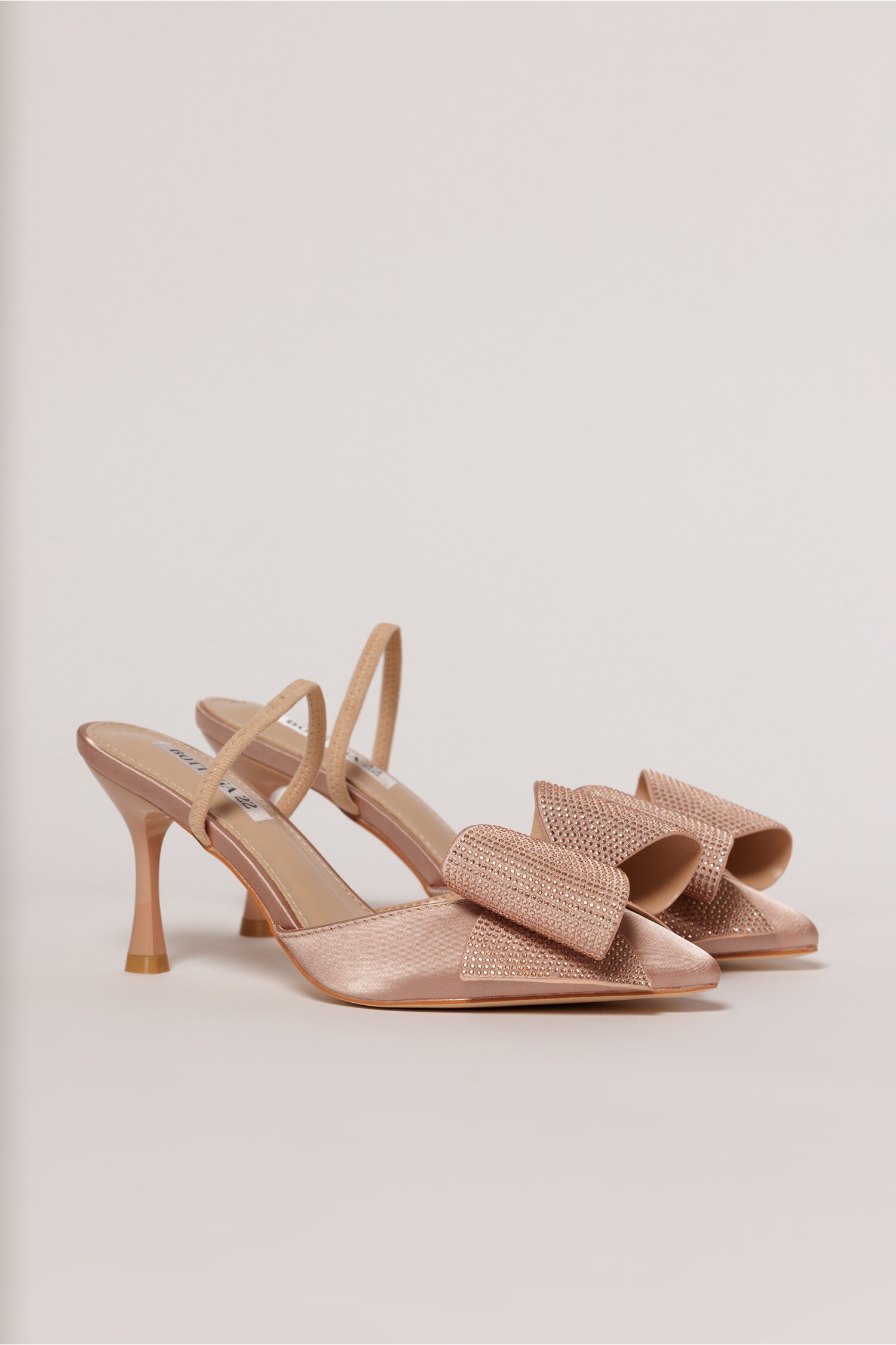 Reducere 50% - Pantofi rose din material satinat cu funda maxi stralucitoare 1 Pantofi rose din material satinat cu funda maxi stralucitoare