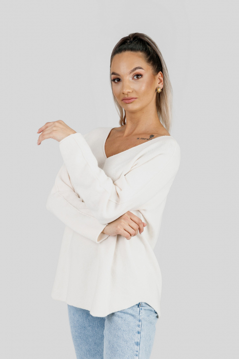 Reducere 34% - Pulover casual alb cu maneci liliac 1 Pulover casual alb cu maneci liliac