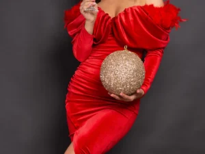 Rochie de ocazie rosie Amora midi cu umeri cazuti si fulgi