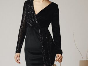 Rochie eleganta din catifea neagra cu paiete pe o parte