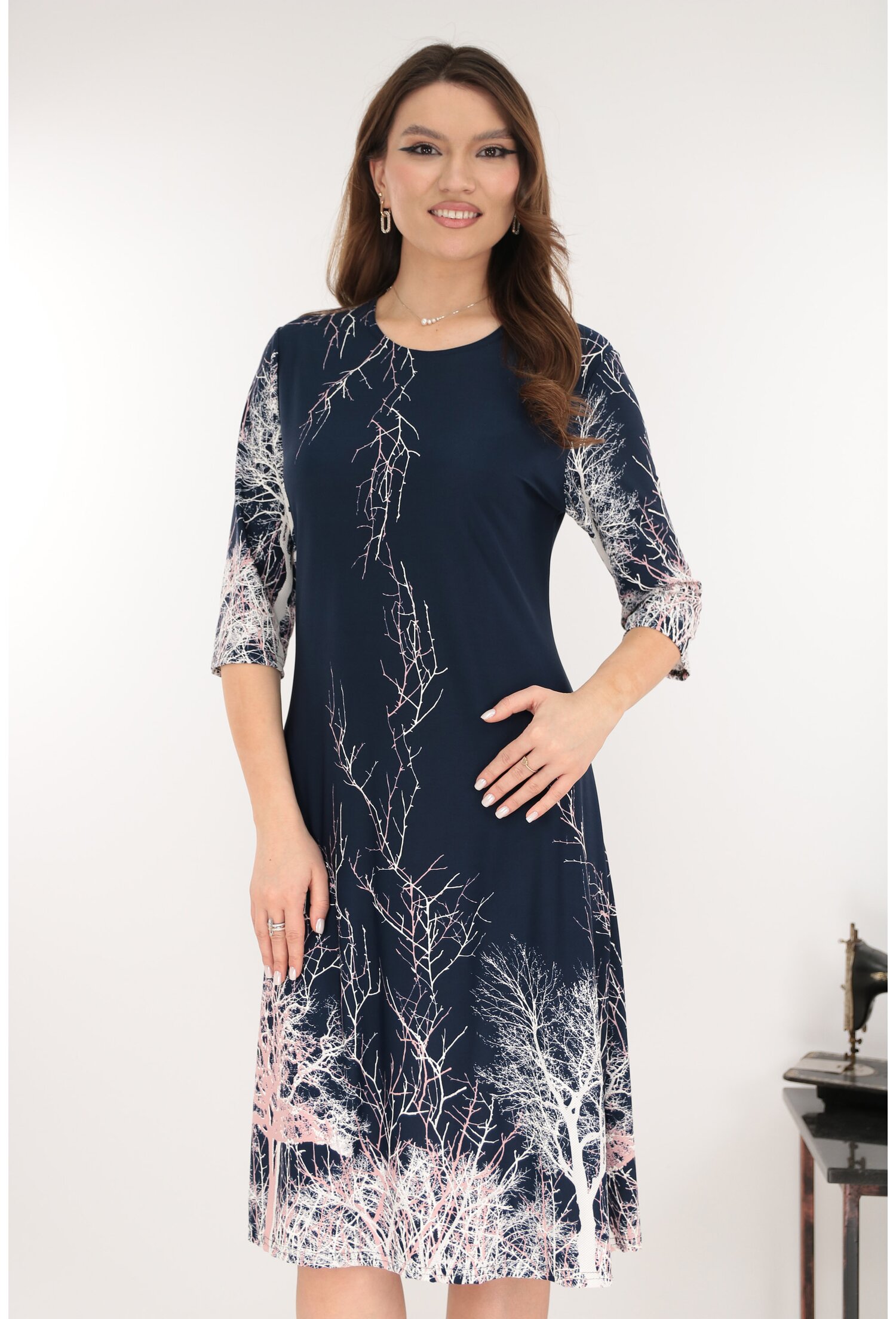 Reducere 50% - Rochie evazata bleumarin cu bordura florala alba 1 Rochie evazata bleumarin cu bordura florala alba