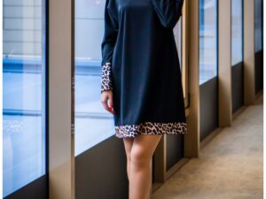 Rochie evazata neagra cu insertii cu animal print bej