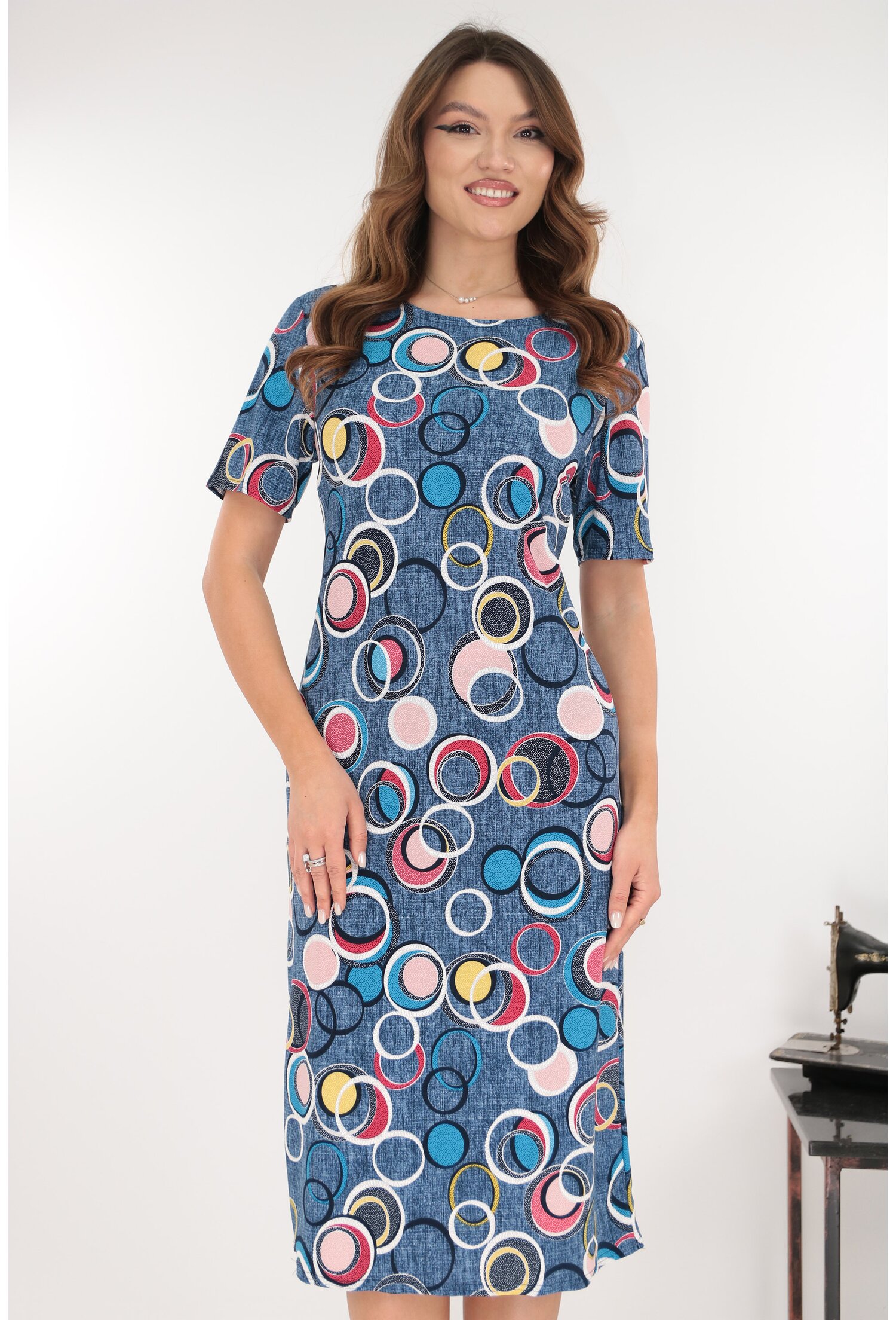 Reducere 50% - Rochie midi albastra cu print geometric multicolor 1 Rochie midi albastra cu print geometric multicolor