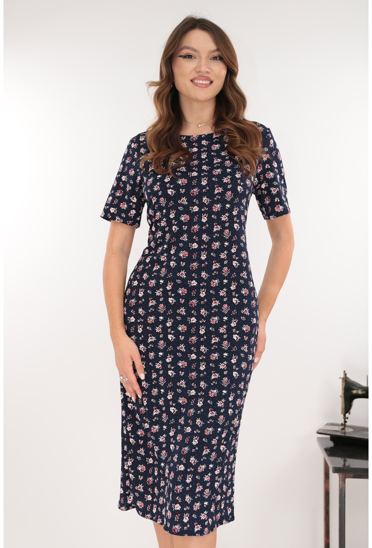 Reducere 50% - Rochie midi bleumarin cu print floral rosu 1 Rochie midi bleumarin cu print floral rosu