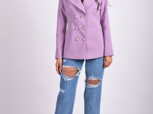 Sacou lila cambrat accesorizat cu doua randuri de nasturi