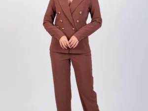 Sacou elegant maro accesorizat cu doua randuri de nasturi