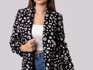 Sacou negru cu animal print si maneci incretite