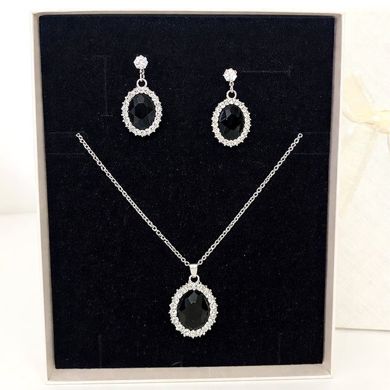 Reducere 36% - Set bijuterii de dama Feeling Oval Black din inox, cu piatra neagra si cristale, Argintiu 1 Set bijuterii de dama Feeling Oval Black din inox
