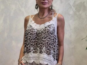 Top de vara cu imprimeu leopard si dantela crosetata