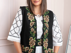Vesta traditionala neagra cu broderie florala crem Ilona