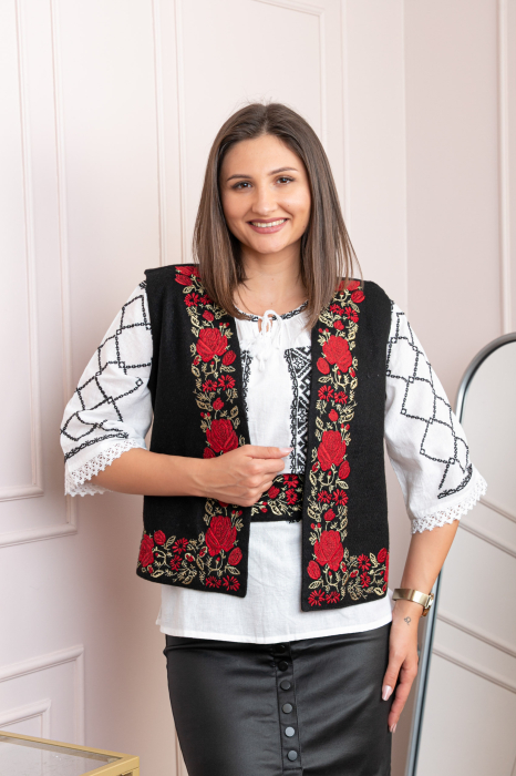 Reducere 36% - Vesta traditionala neagra cu broderie florala rosie Flora 1 Vesta traditionala neagra cu broderie florala rosie Flora