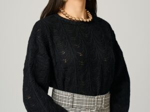 Bluza casual din tricot neagra cu decupaje